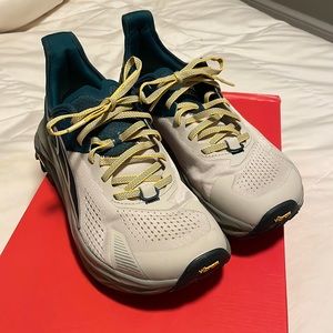 Altra Men’s Olympus 5 running sneaker